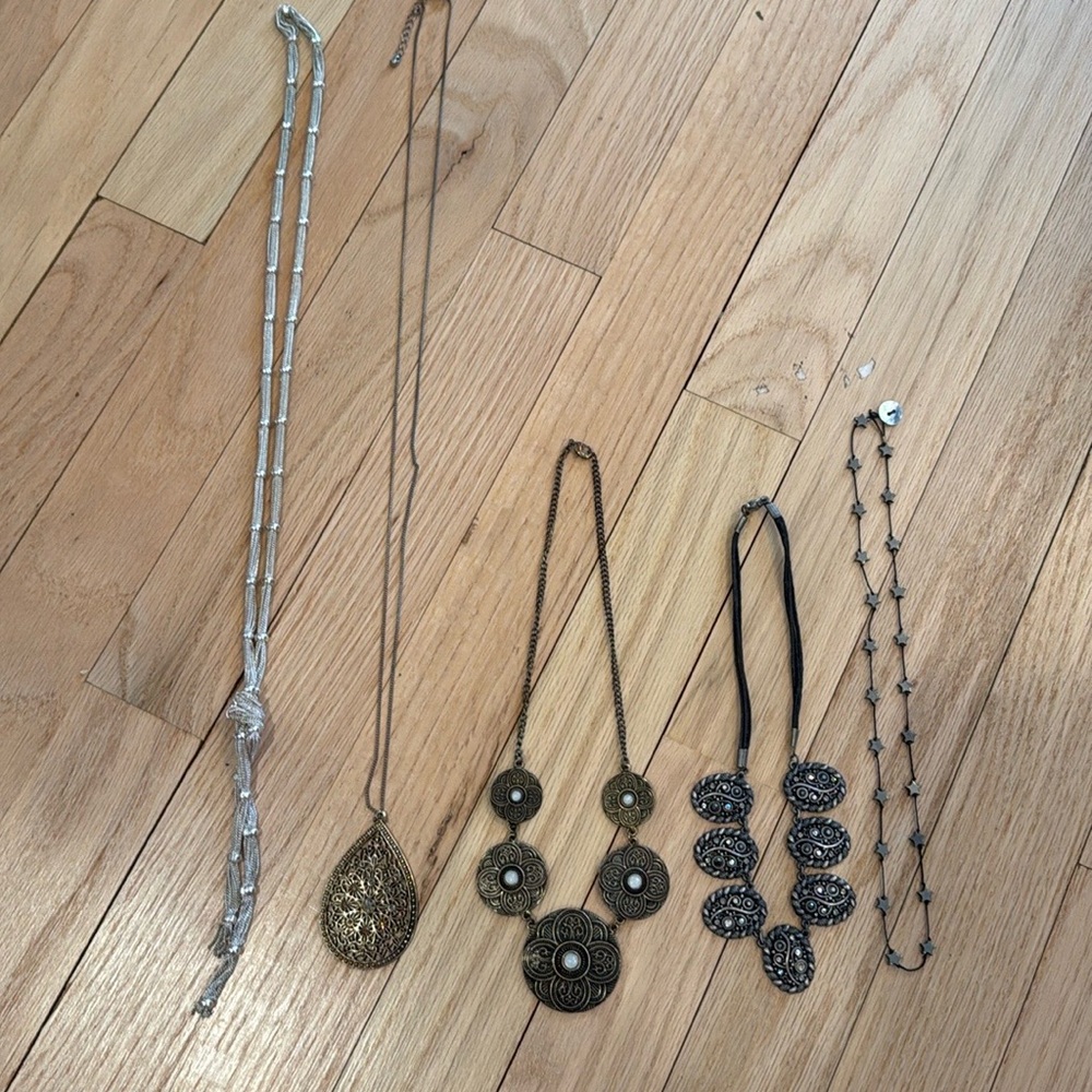 Lots of Costume jewelry gold & silver tones long & short necklaces bundle